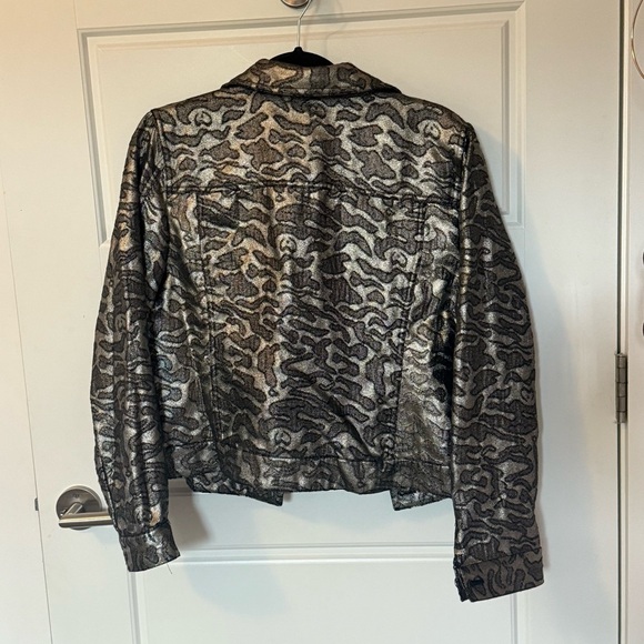 Chicos Silver Metallic Leopard Print Button Up Boxy Jacket Sz 1 Maximal Mobwife - Picture 4 of 7